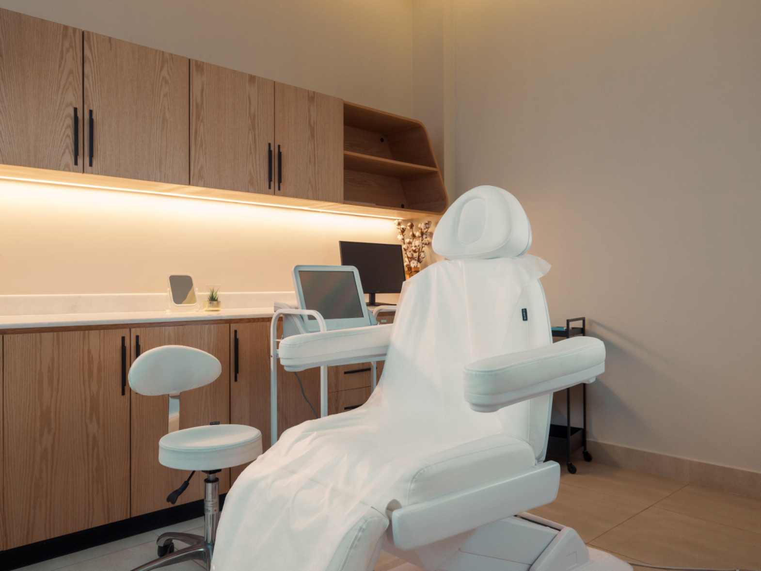 Modern and welcoming dermatology clinic in Riyadh
