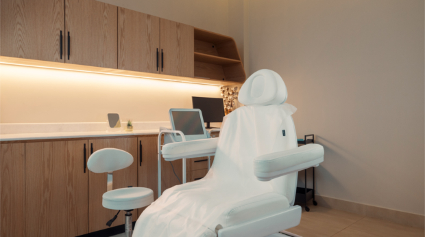 Modern and welcoming dermatology clinic in Riyadh