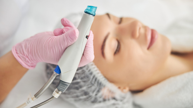 HydraFacial device suction tip during deep pore cleansing