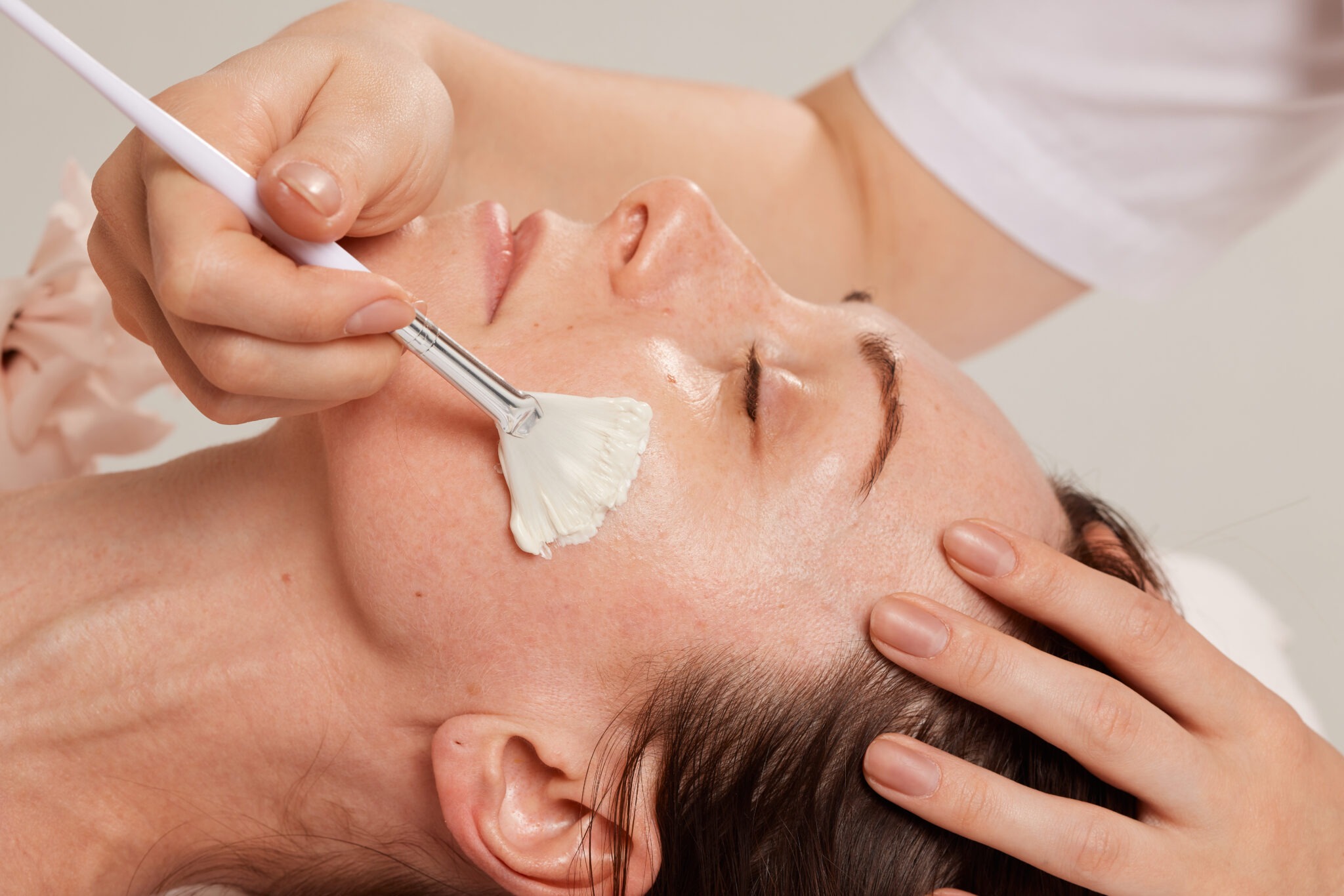 Chemical Peel Application for Skin Renewal in Riyadh