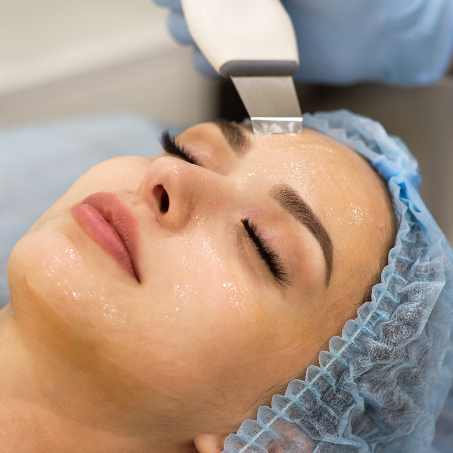 HydraFacial treatment for dehydrated skin during Saudi winter