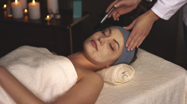 Winter facial hydration treatment for dry skin