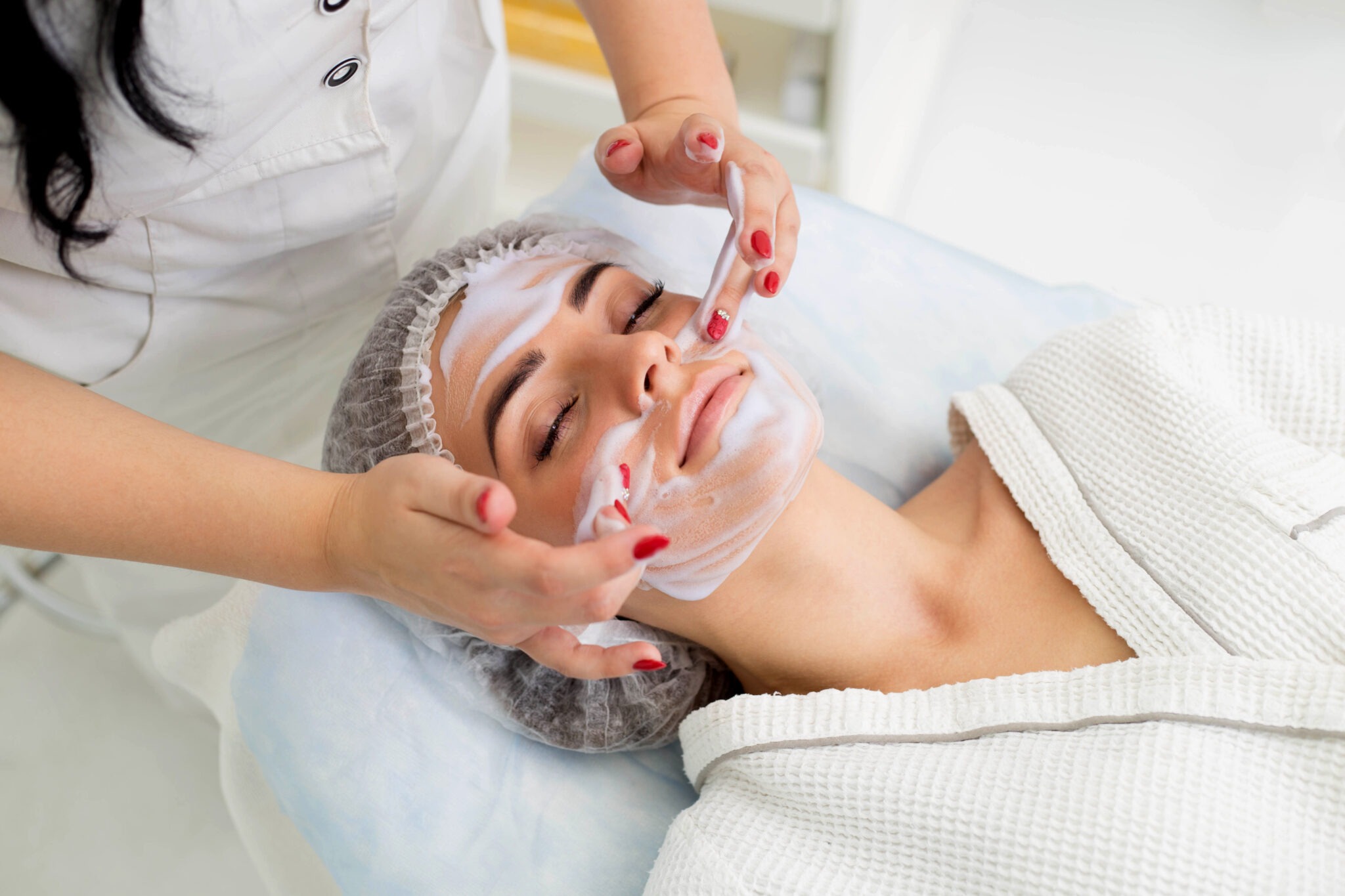 Hydrating facial treatment during Ramadan